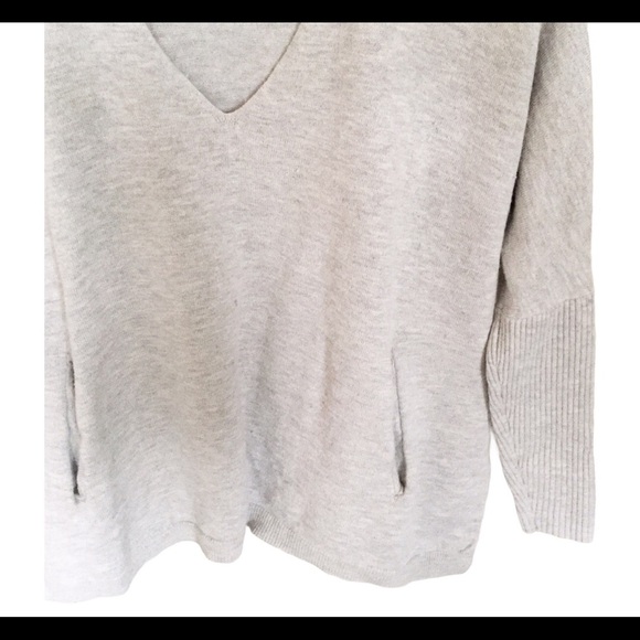 ARITZIA BABATON Baylor Sweater With Long Sleeves and V Cut Grey Size XXS-Small - Picture 9 of 12